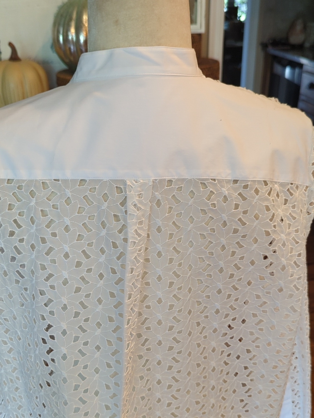 Theory White Eyelet Button-Down Mandarin Collar Blouse Cotton/ Silk Luxury Sz L - Picture 6 of 10